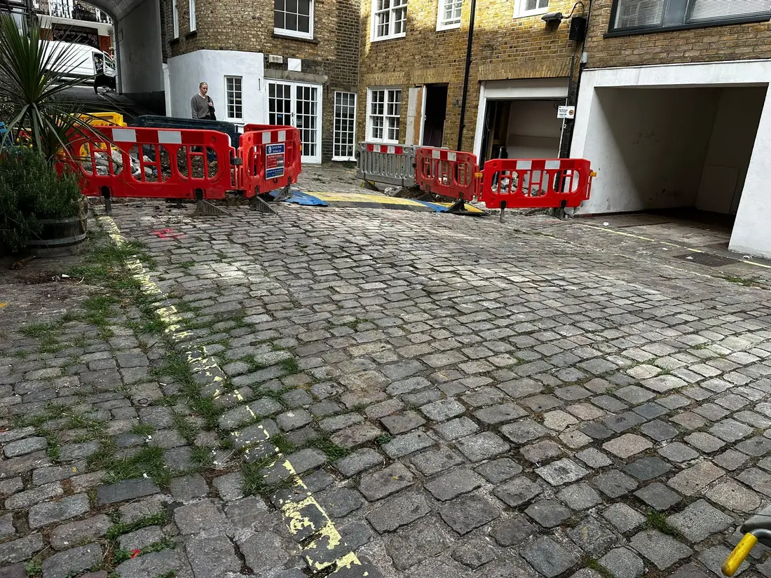 Cobbled London mews reinstated to match after a supply pipe repair